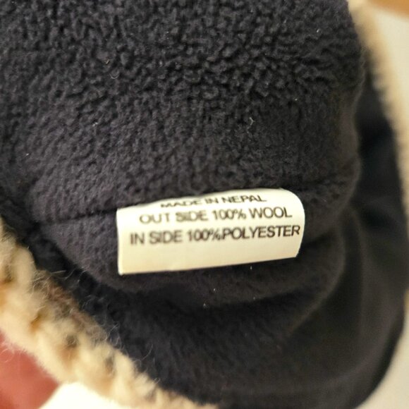 Made in Nepal wool knitted tie bonnet - Picture 4 of 8